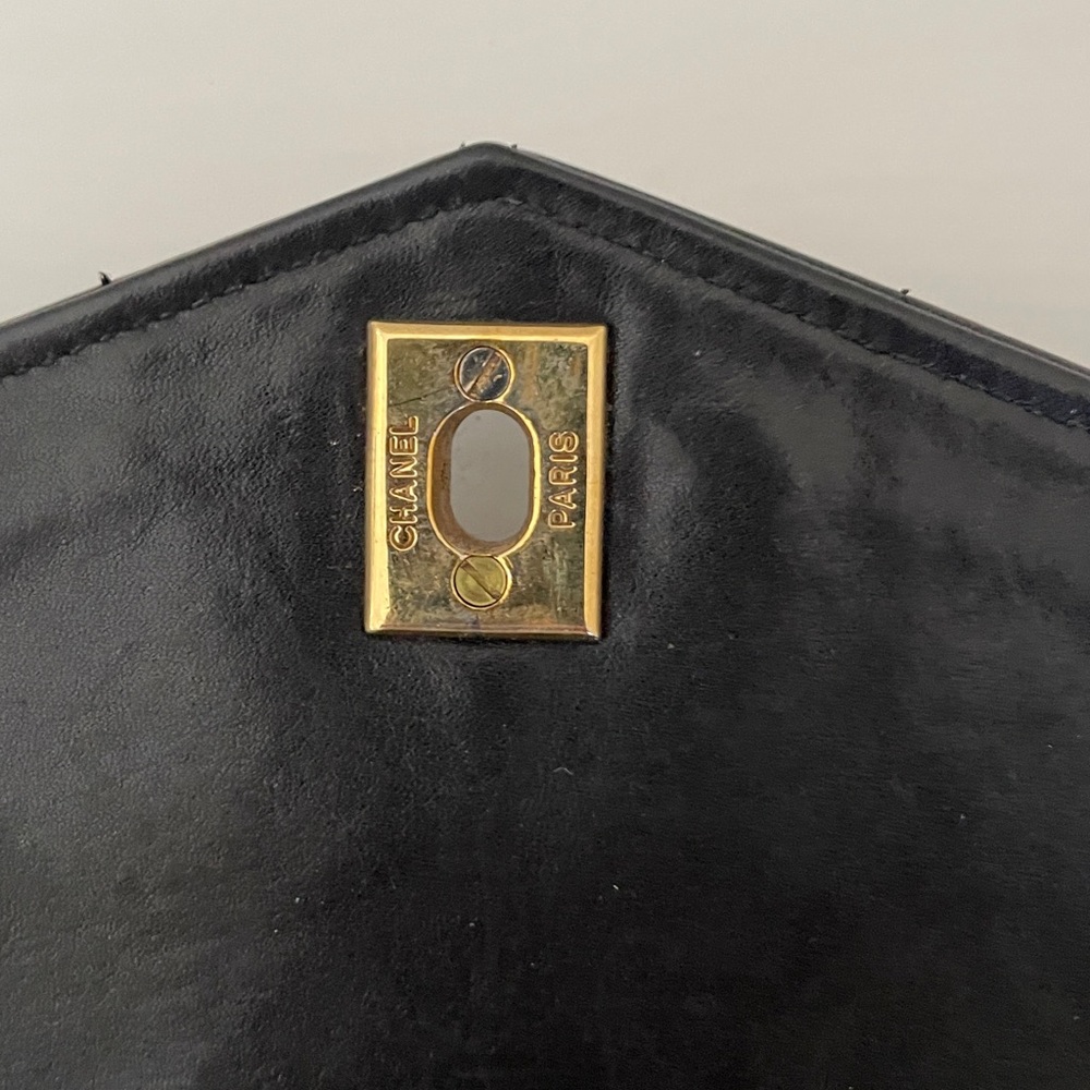 Vintage CHANEL Black Quilted lambskin Crossbody - Picture 8 of 16